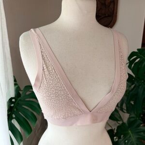 Victoria’s Secret Light Pink Lace Bralette | V-Back | Size Medium